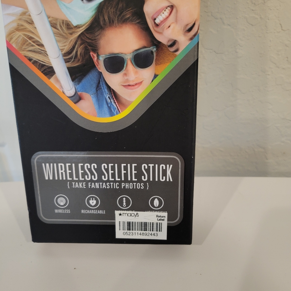 Polaroid Bluetooth Wireless Selfie Stick - lightweight, wireless NIB